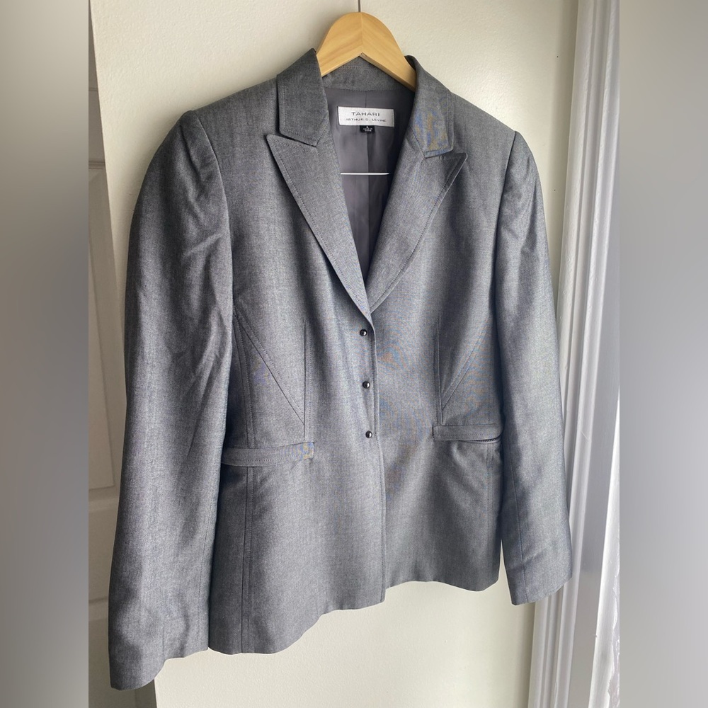 Tahari Women’s Gray Blazer Pockets Snap Button Size 4 Business Jacket Suit Grey